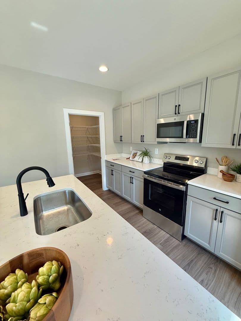 8021 Joy Crossing Ln — photo 6