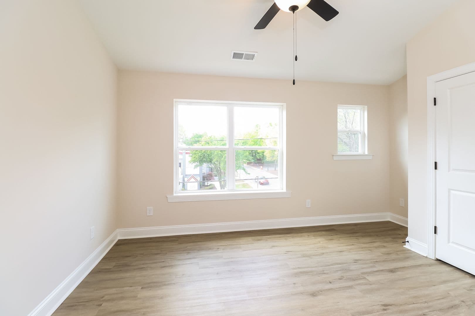 724 Drakeford Ct — photo 8
