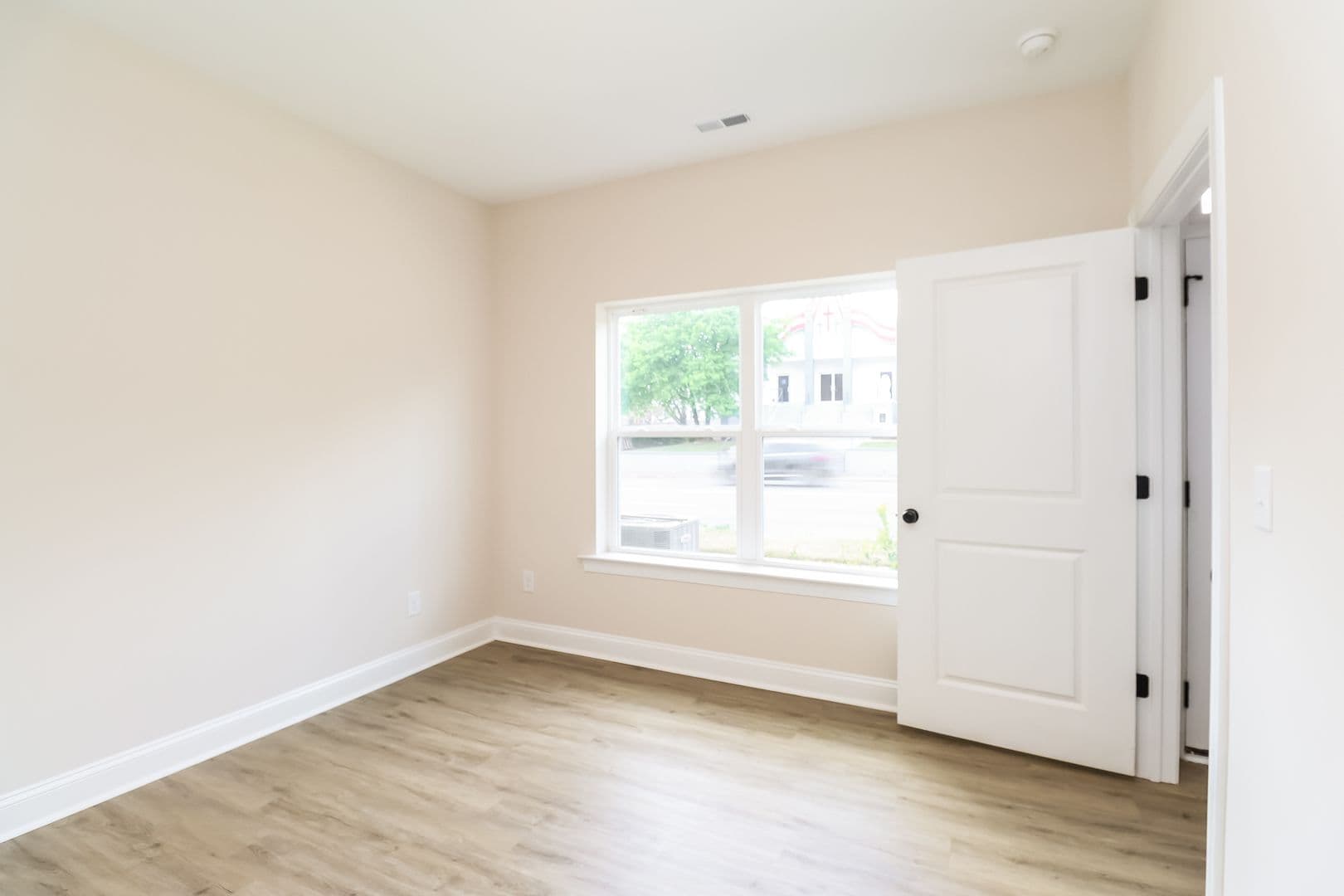 724 Drakeford Ct — photo 10