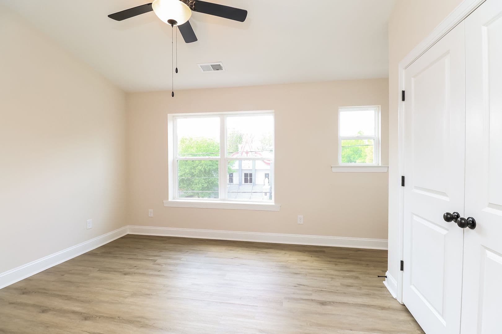 724 Drakeford Ct — photo 9