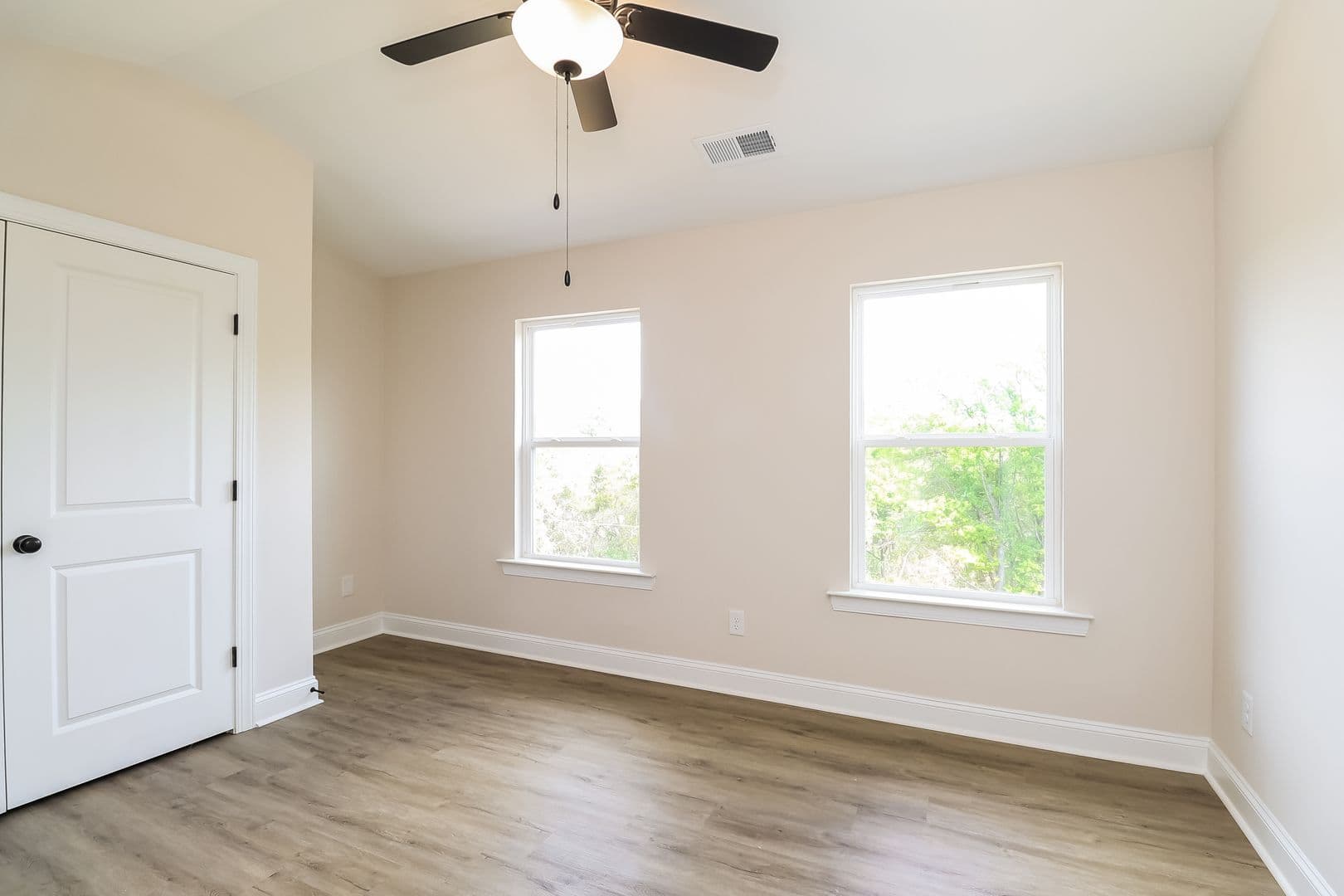 728 Drakeford Ct — photo 10