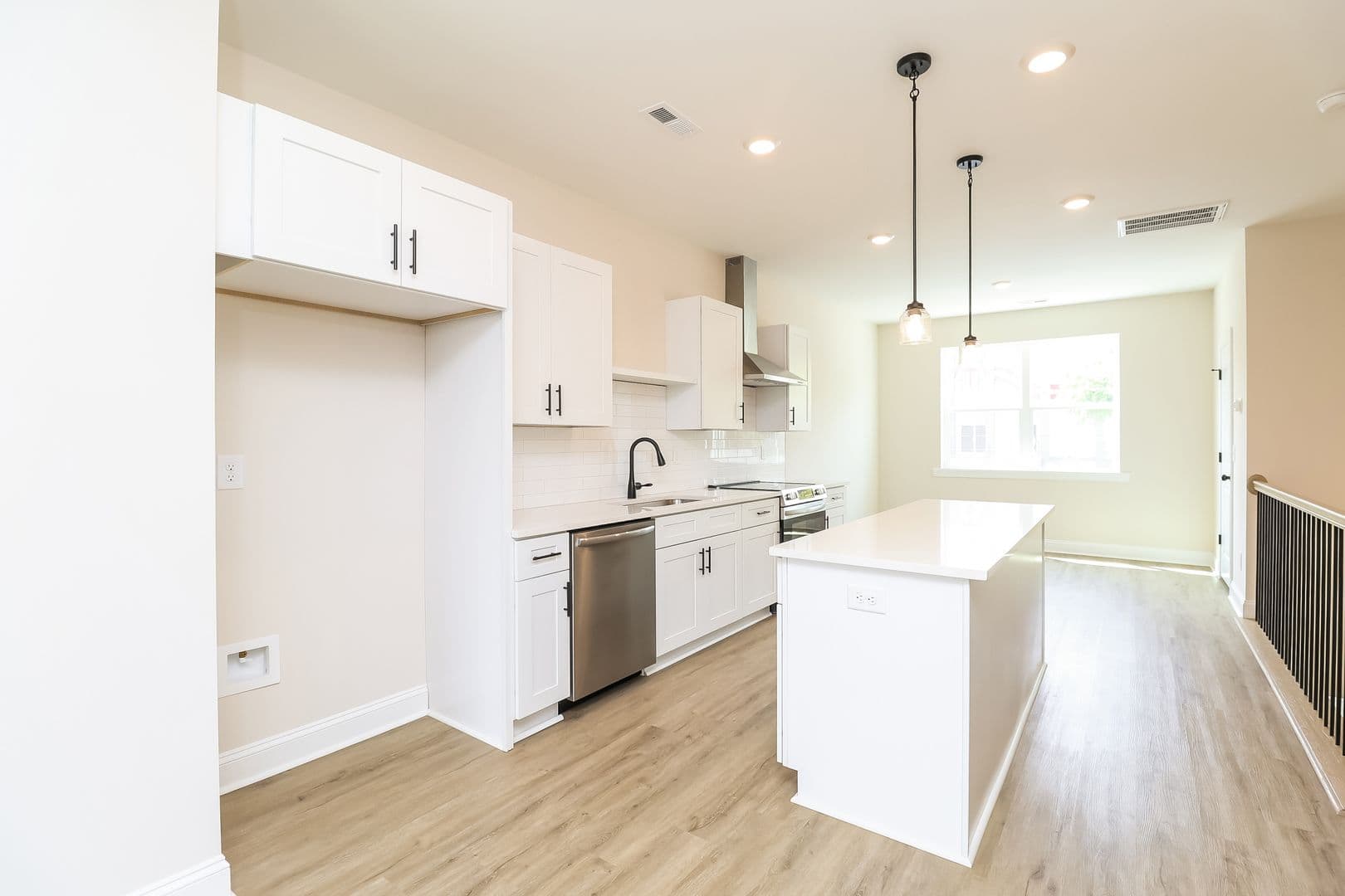 728 Drakeford Ct — photo 6