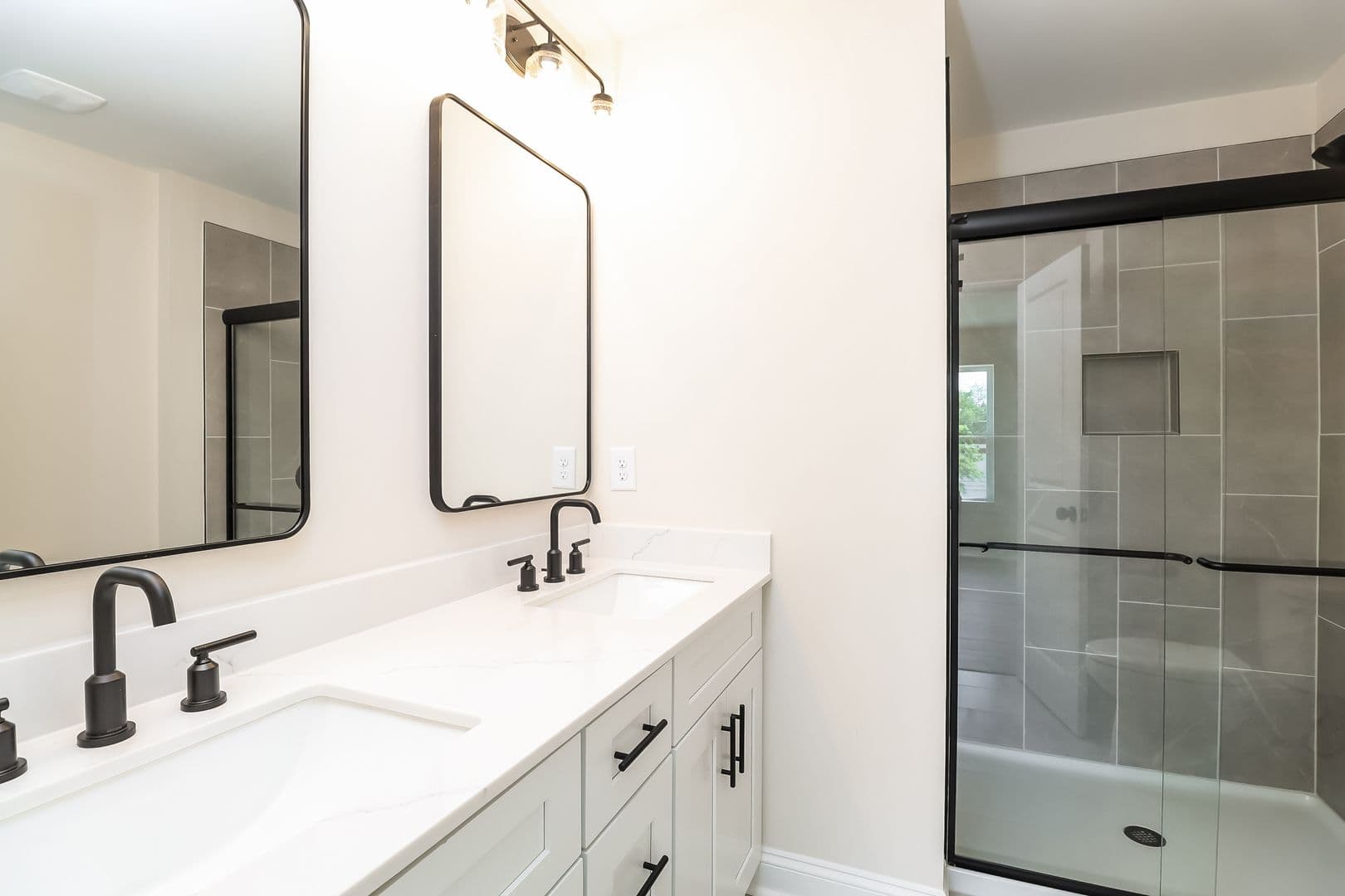 720 Drakeford Ct — photo 12