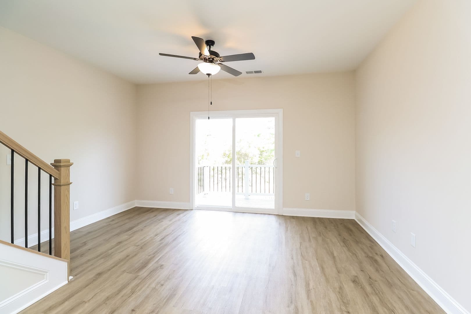 724 Drakeford Ct — photo 5