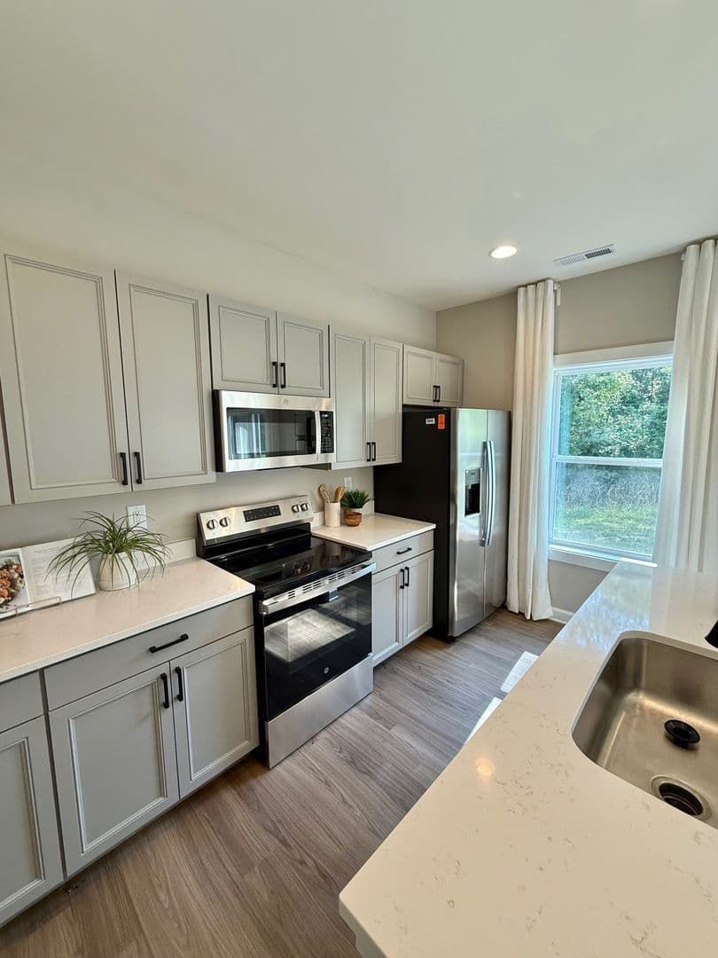 8029 Joy Crossing Ln — photo 4
