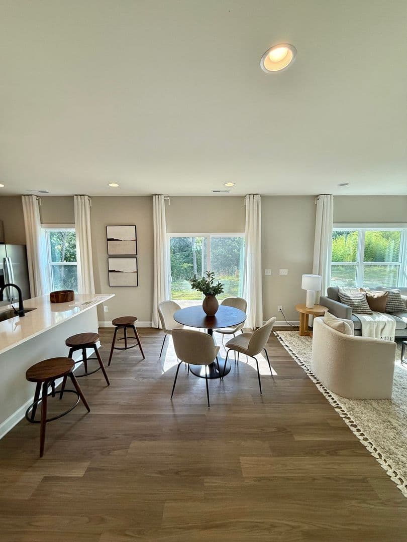 8021 Joy Crossing Ln — photo 9