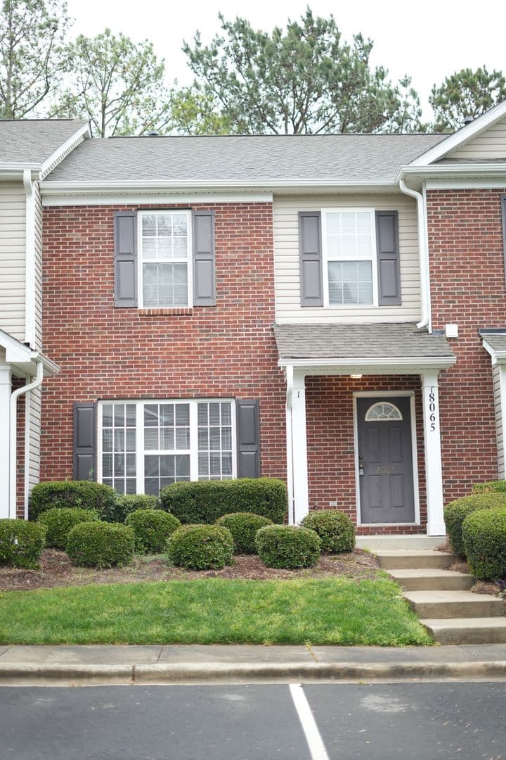 8065 Stoneham Ct