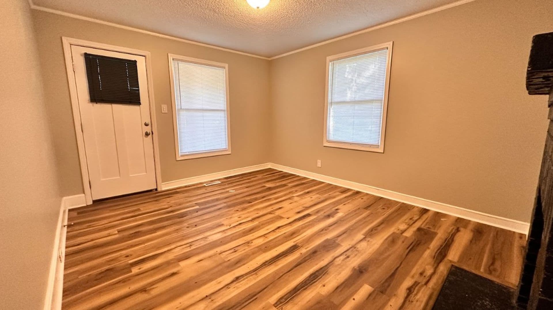 903 W Alabama Ave — photo 5