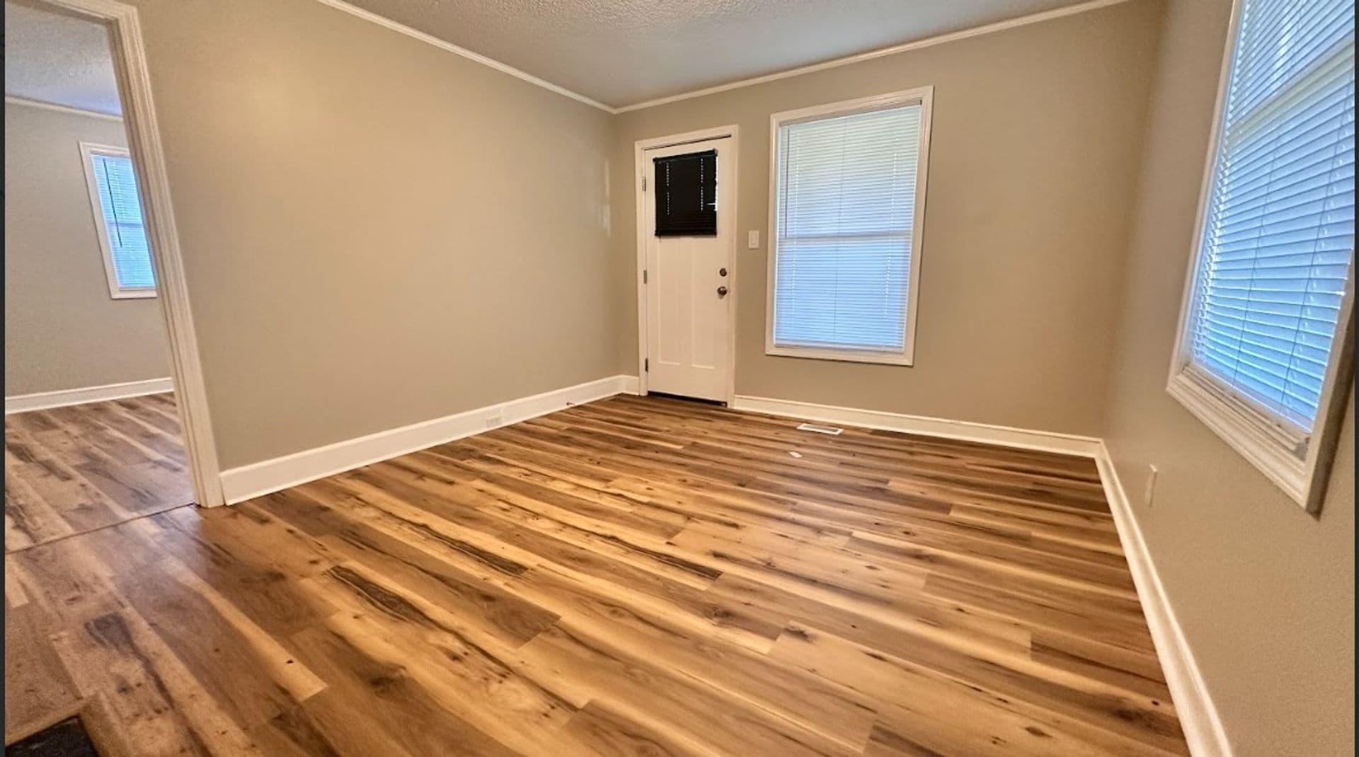 903 W Alabama Ave — photo 4